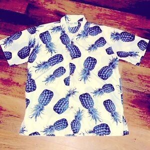 Makani Men’s Pineapple floral Hawaiian aloha shirt